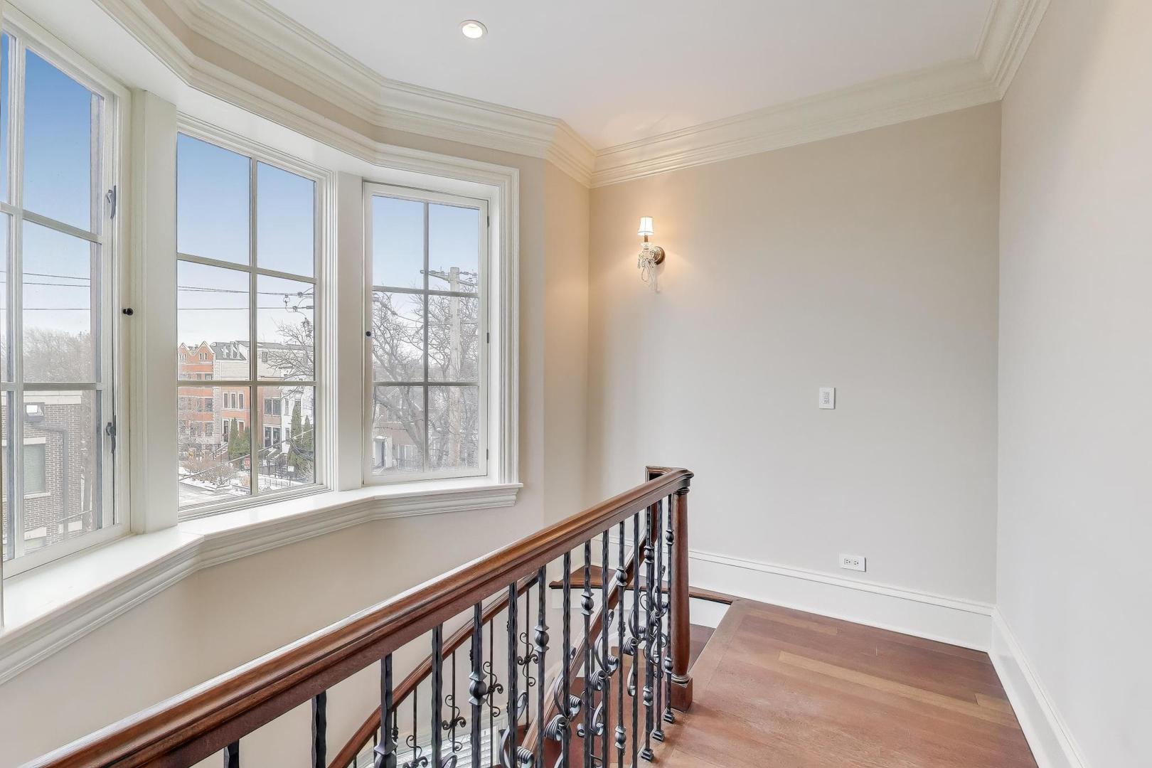 1718 West Wrightwood Avenue Chicago IL 60614