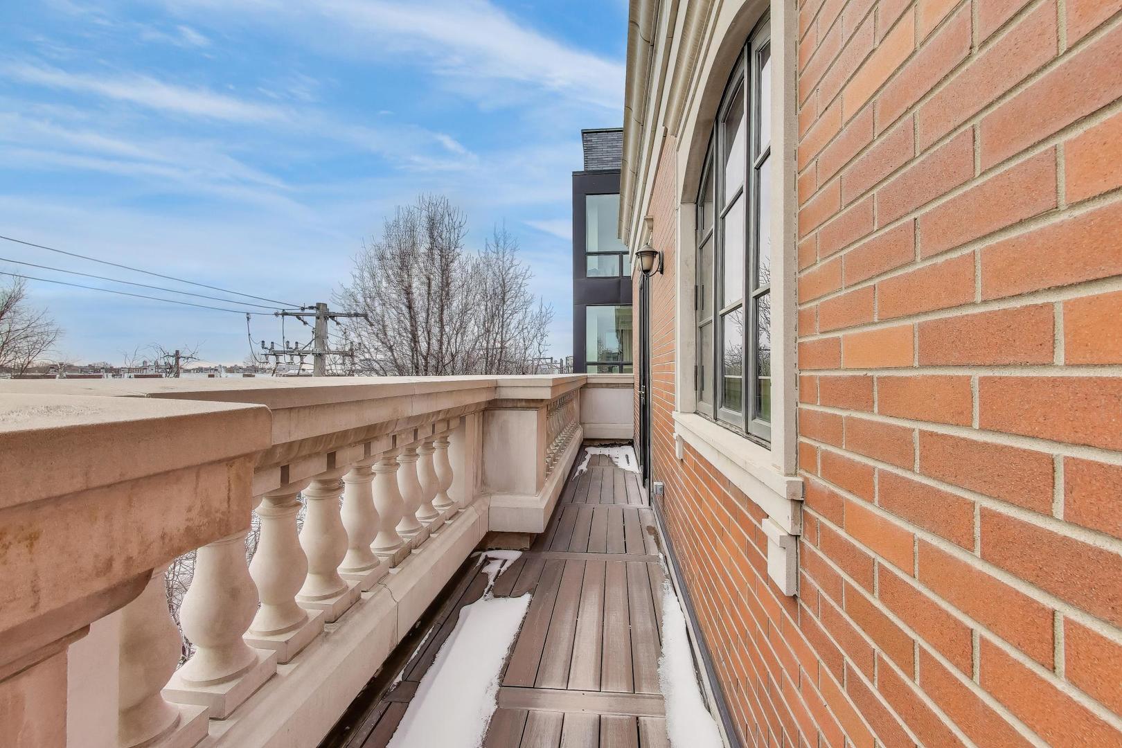 1718 West Wrightwood Avenue Chicago IL 60614