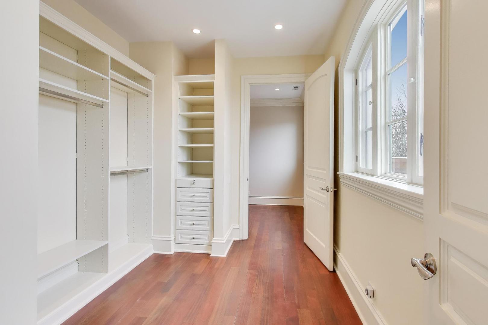 1718 West Wrightwood Avenue Chicago IL 60614
