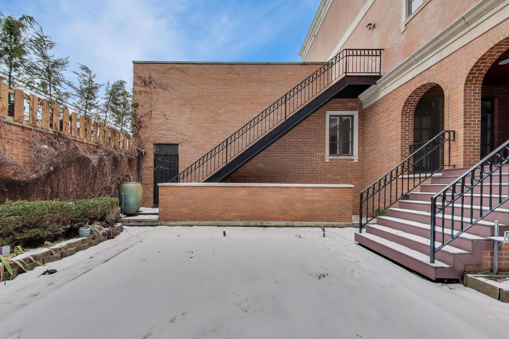 1718 West Wrightwood Avenue Chicago IL 60614