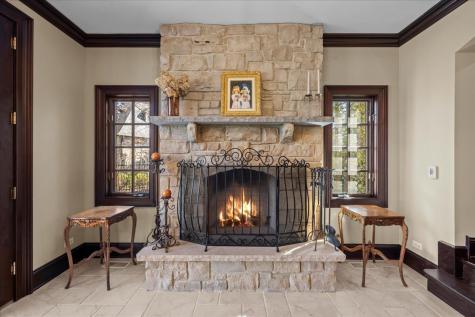 936 East Ringwood Road Lake Forest IL 60045