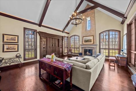 936 East Ringwood Road Lake Forest IL 60045
