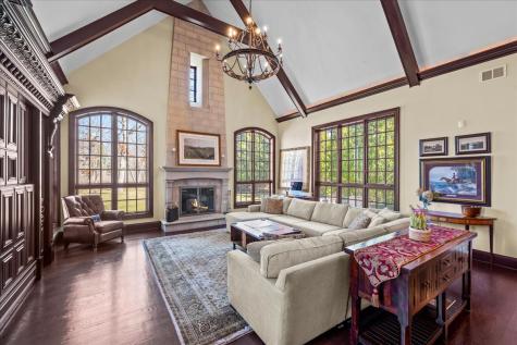 936 East Ringwood Road Lake Forest IL 60045