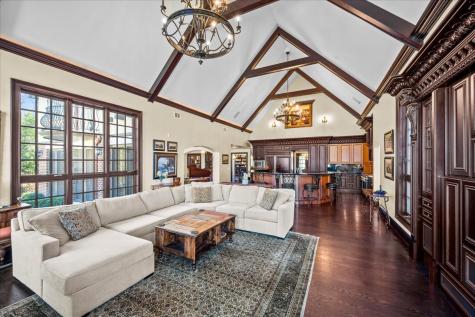 936 East Ringwood Road Lake Forest IL 60045