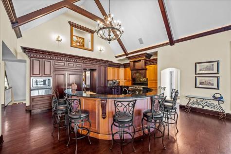 936 East Ringwood Road Lake Forest IL 60045