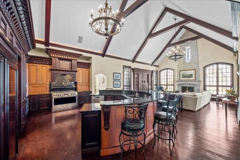 936 East Ringwood Road Lake Forest IL 60045