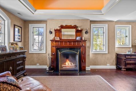 936 East Ringwood Road Lake Forest IL 60045
