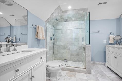 936 East Ringwood Road Lake Forest IL 60045