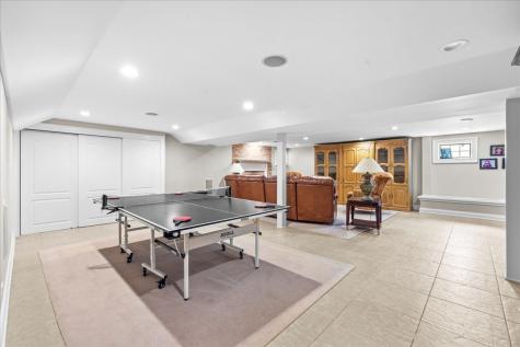 936 East Ringwood Road Lake Forest IL 60045
