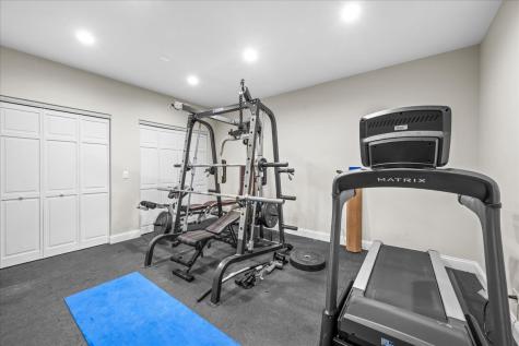 936 East Ringwood Road Lake Forest IL 60045