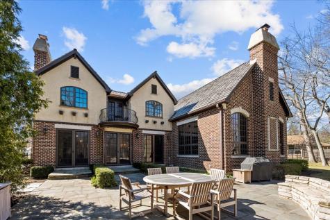 936 East Ringwood Road Lake Forest IL 60045