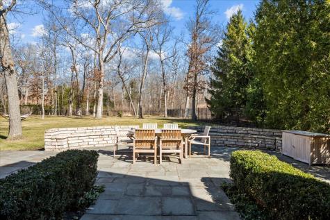 936 East Ringwood Road Lake Forest IL 60045