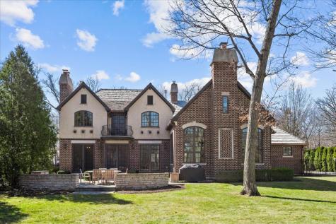 936 East Ringwood Road Lake Forest IL 60045