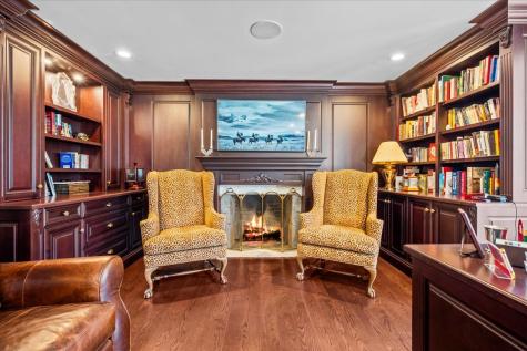 936 East Ringwood Road Lake Forest IL 60045