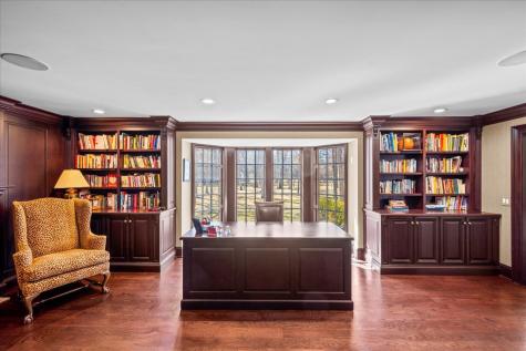 936 East Ringwood Road Lake Forest IL 60045
