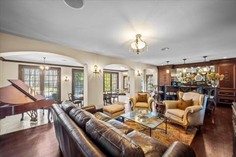 936 East Ringwood Road Lake Forest IL 60045