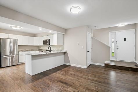 938 Chase Court Gurnee IL 60031