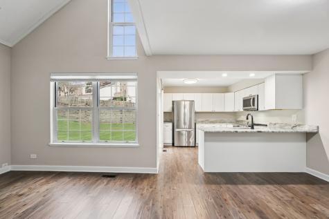 938 Chase Court Gurnee IL 60031