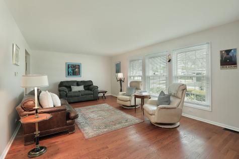 1255 Laurel Avenue Deerfield IL 60015