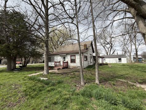 112 South Walnut Street Oakland IL 61943