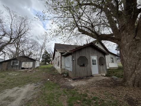 112 South Walnut Street Oakland IL 61943