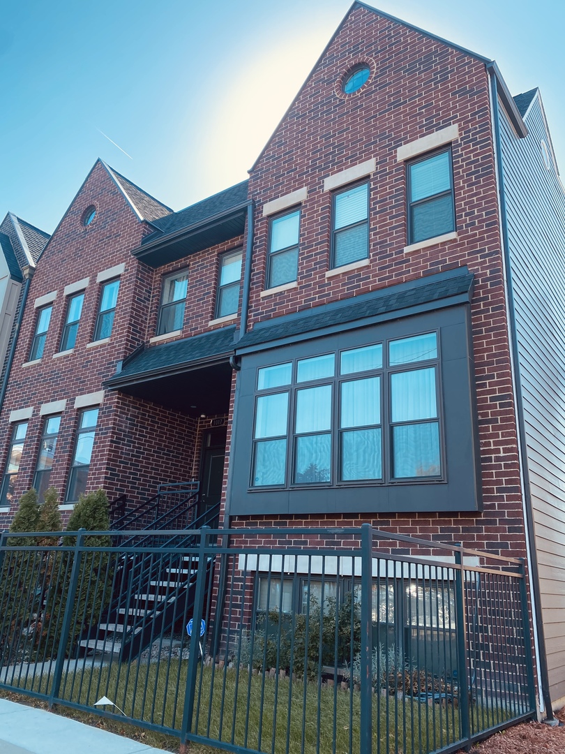 1015 East 43rd Street Chicago IL 60653