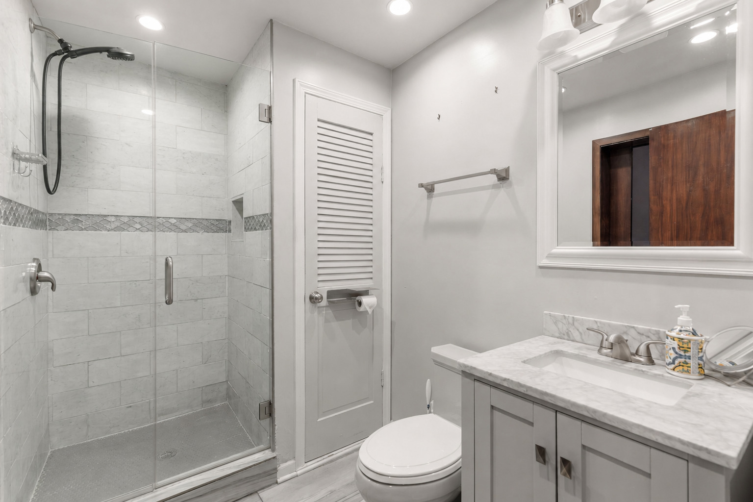 1819 West Cornelia Avenue Chicago IL 60657