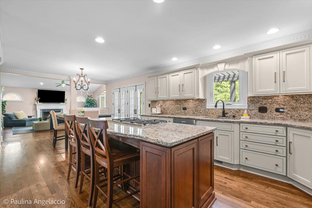 675 Oak Street Roselle IL 60172