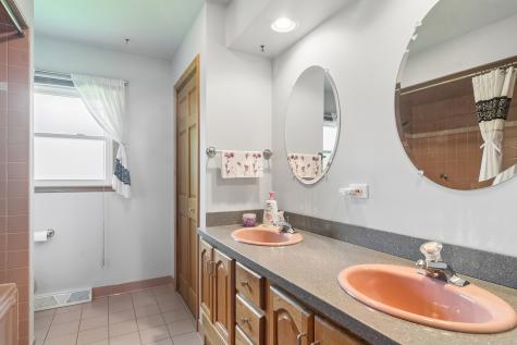 1600 East Linden Lane Mount Prospect IL 60056