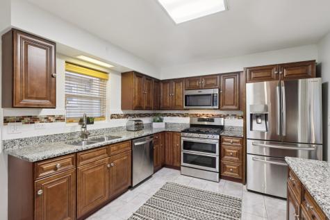 3836 West Estes Avenue Lincolnwood IL 60712