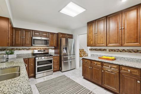3836 West Estes Avenue Lincolnwood IL 60712
