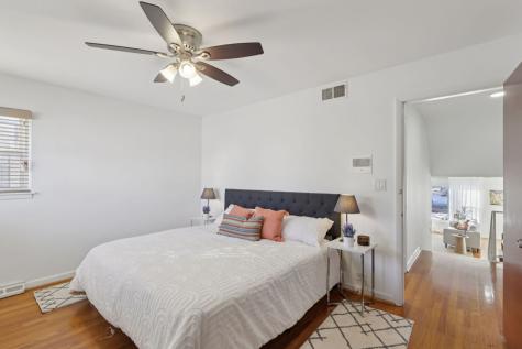 3836 West Estes Avenue Lincolnwood IL 60712
