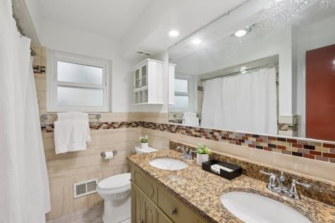 3836 West Estes Avenue Lincolnwood IL 60712