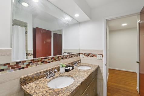 3836 West Estes Avenue Lincolnwood IL 60712