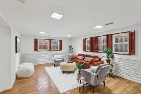 3836 West Estes Avenue Lincolnwood IL 60712