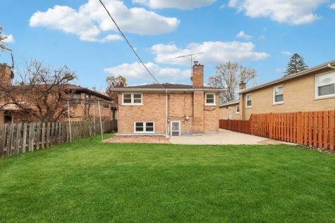 3836 West Estes Avenue Lincolnwood IL 60712
