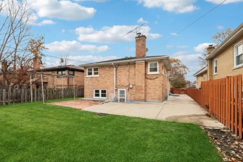 3836 West Estes Avenue Lincolnwood IL 60712