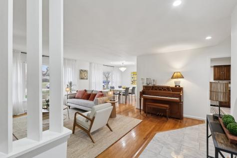 3836 West Estes Avenue Lincolnwood IL 60712