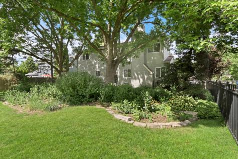 1211 Laurel Lane Gurnee IL 60031
