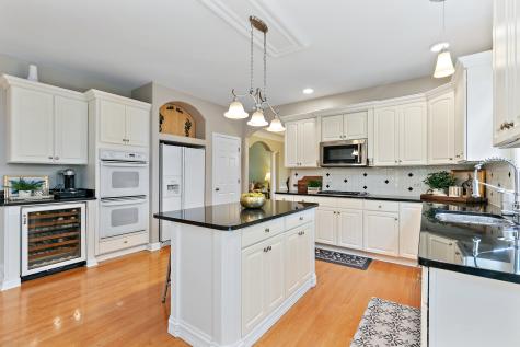 2212 Glouceston Lane Naperville IL 60564