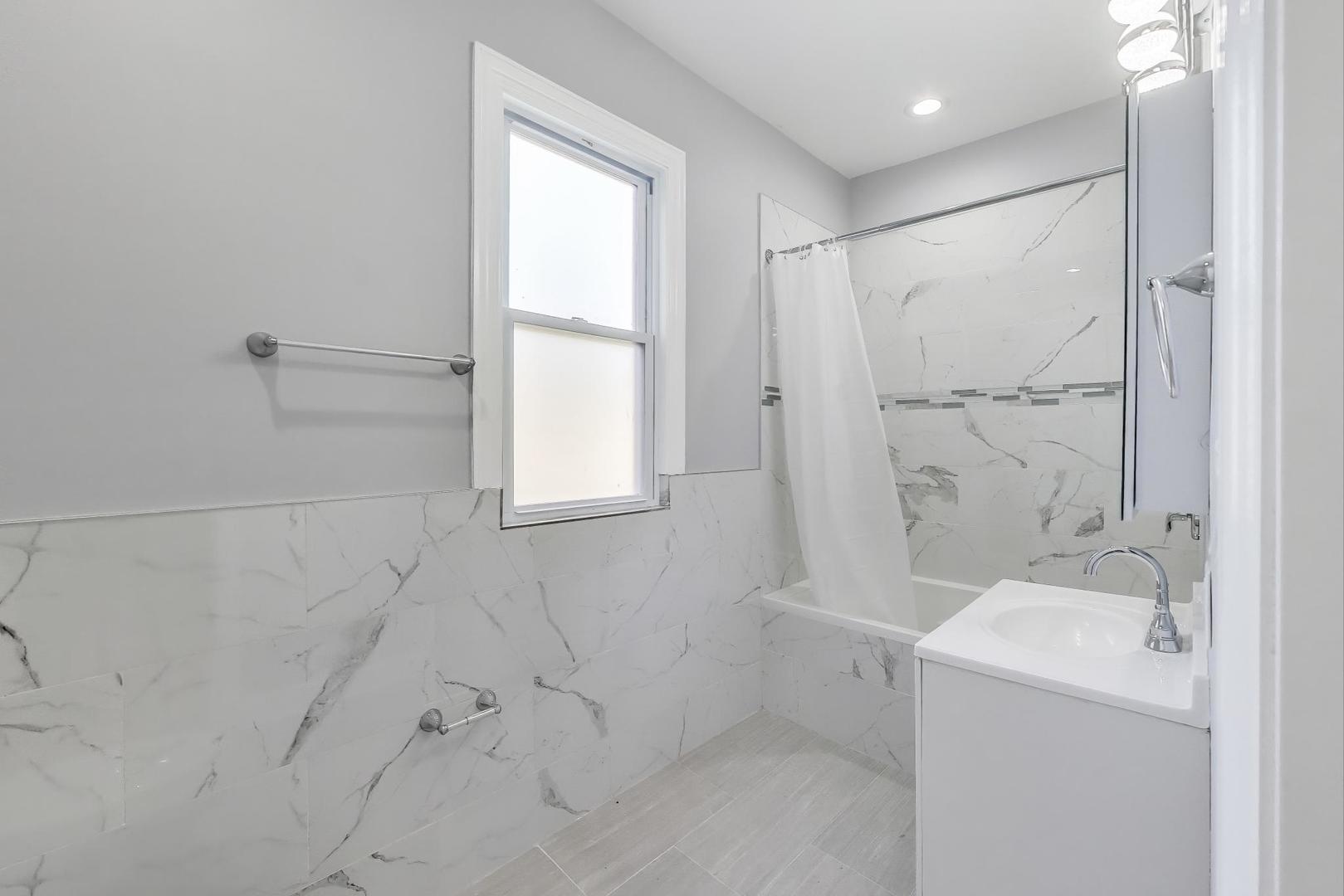 5828 West Iowa Street Chicago IL 60651