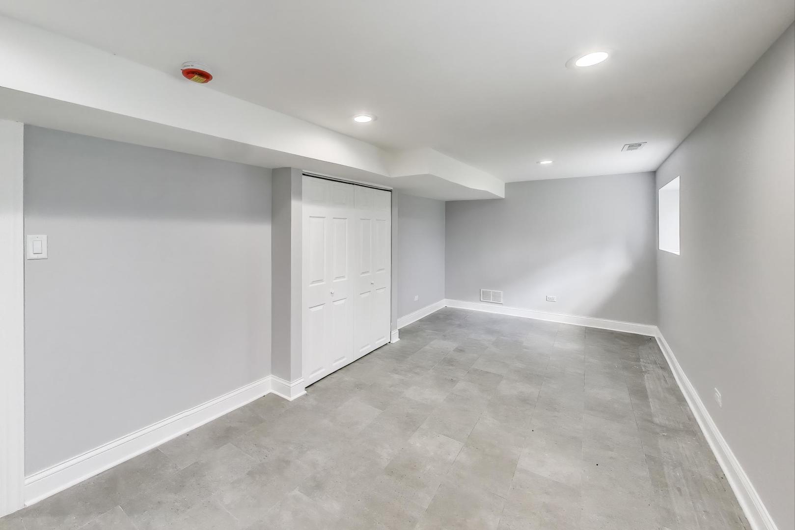 5828 West Iowa Street Chicago IL 60651