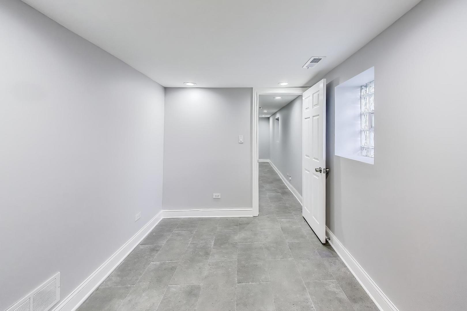 5828 West Iowa Street Chicago IL 60651