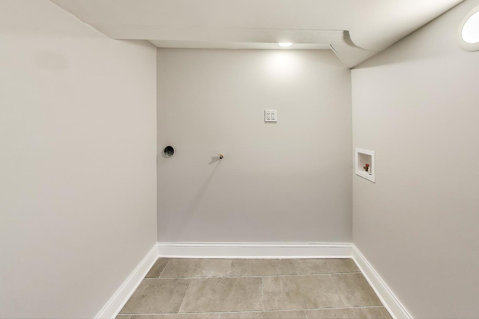 5828 West Iowa Street Chicago IL 60651