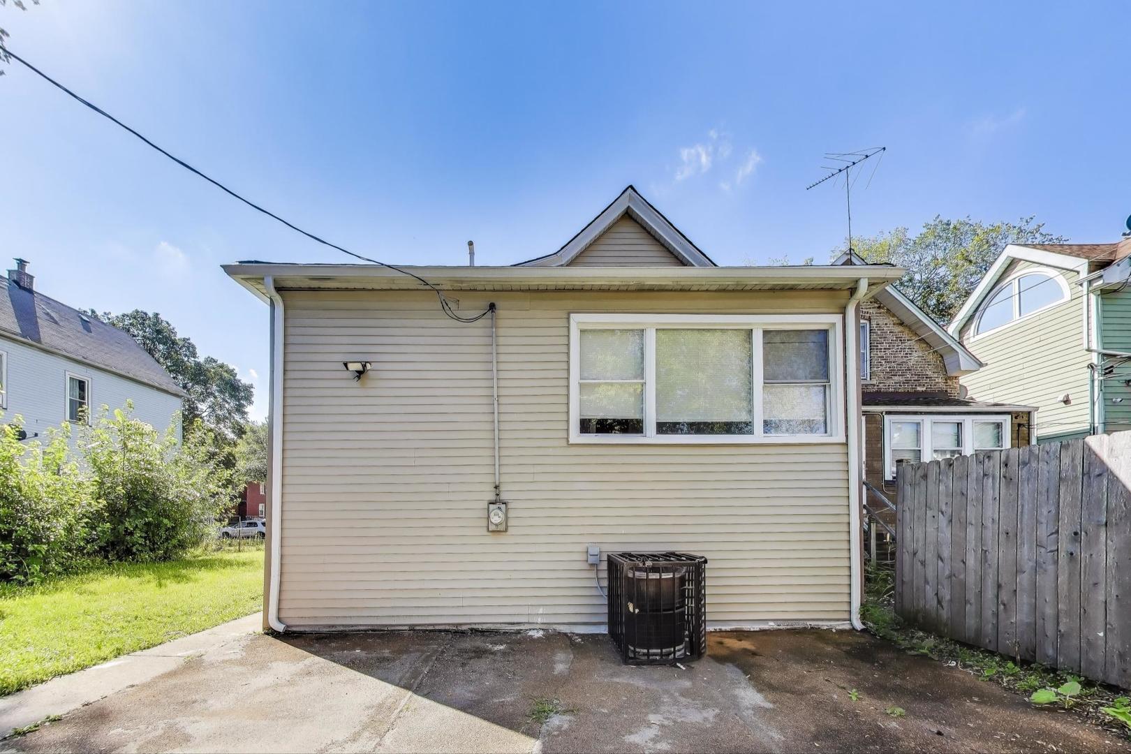 5828 West Iowa Street Chicago IL 60651