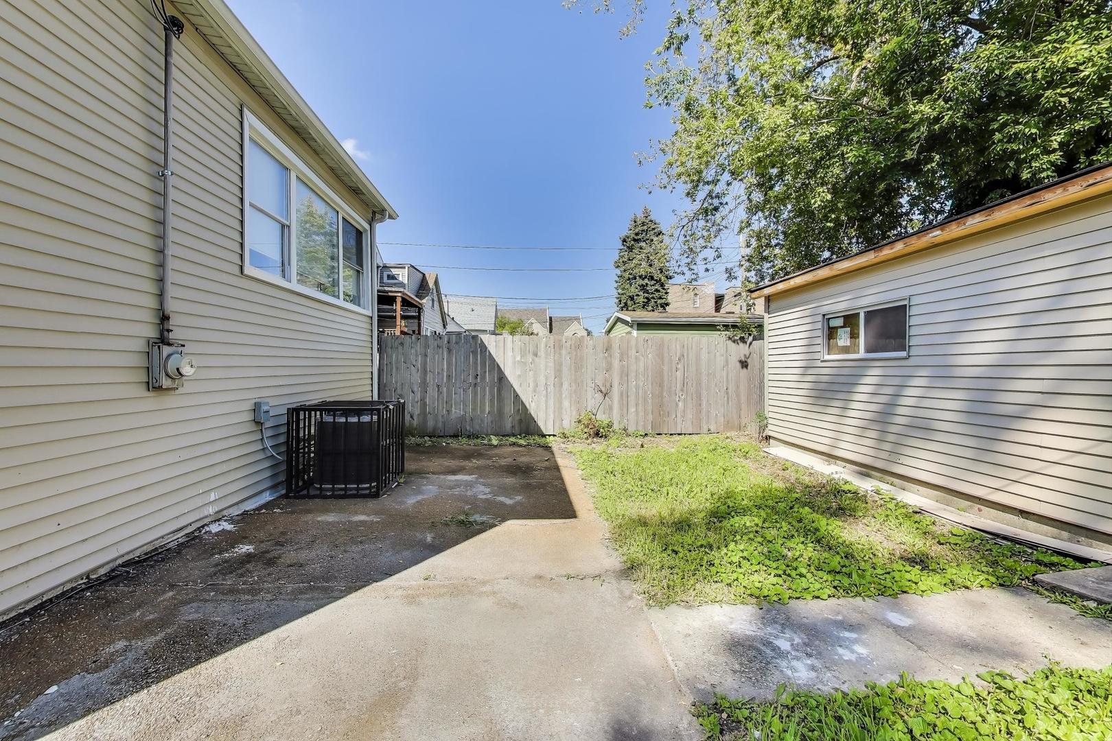 5828 West Iowa Street Chicago IL 60651