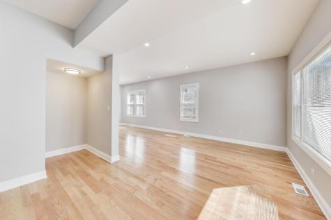 5828 West Iowa Street Chicago IL 60651