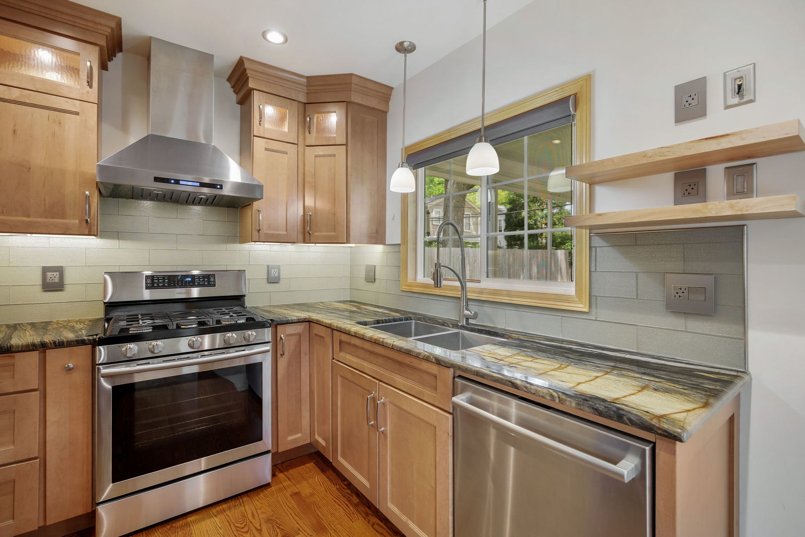 408 South Elmwood Drive Aurora IL 60506