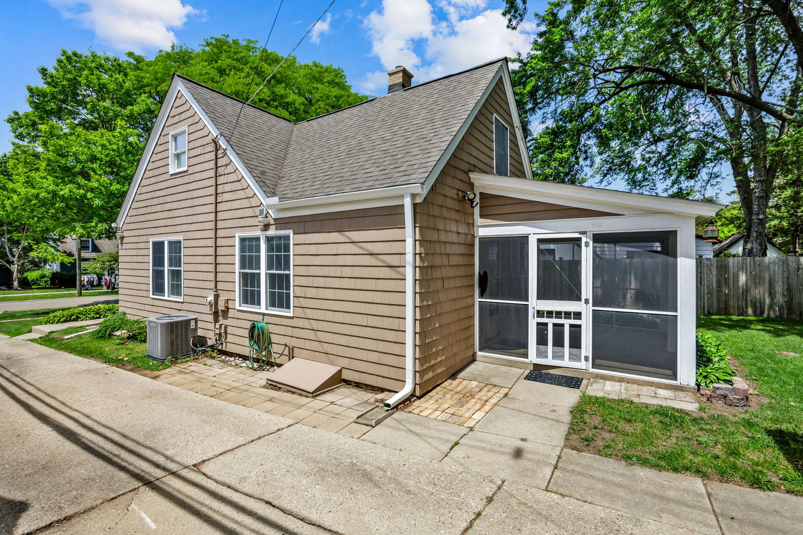 408 South Elmwood Drive Aurora IL 60506