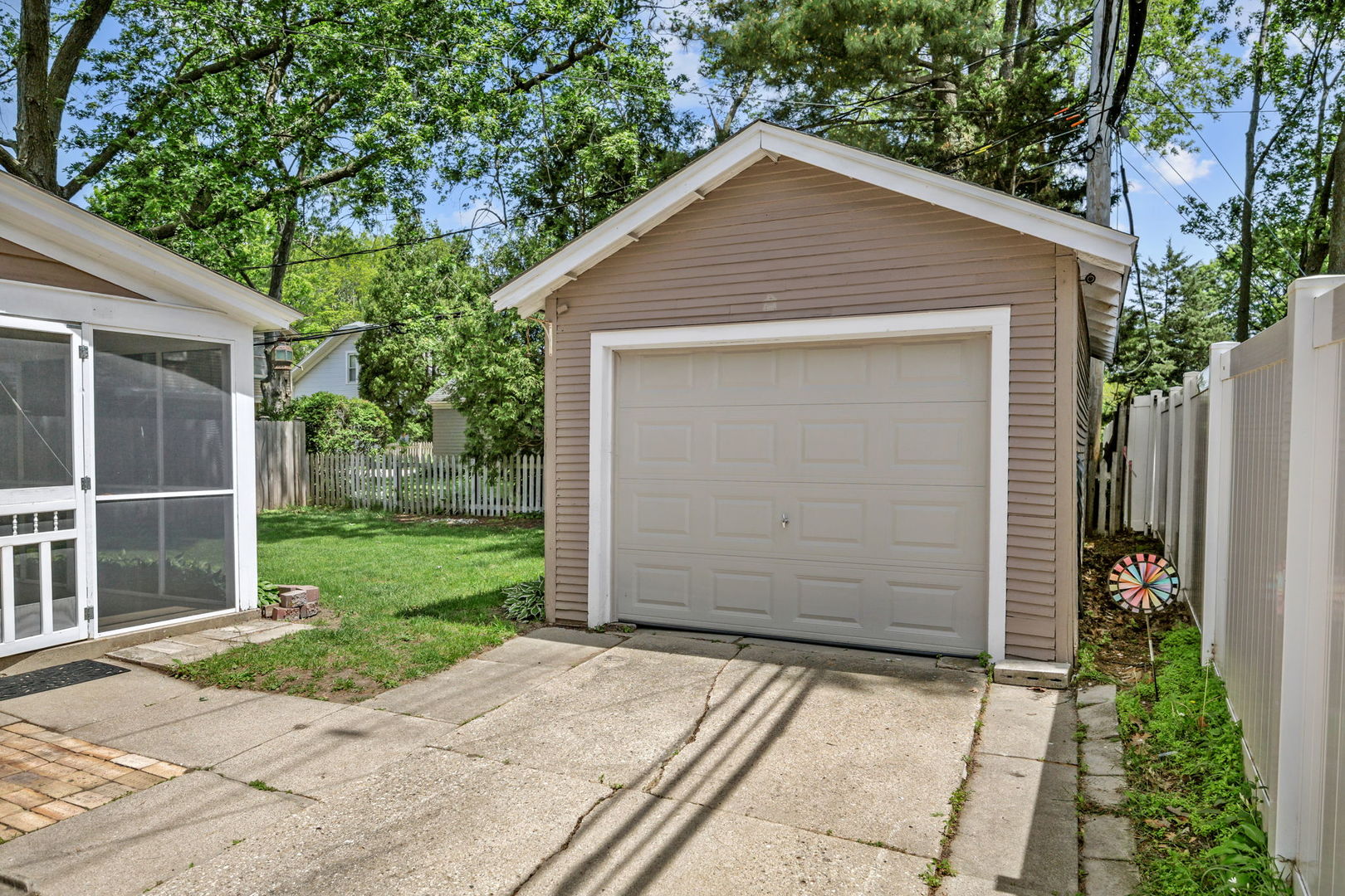 408 South Elmwood Drive Aurora IL 60506